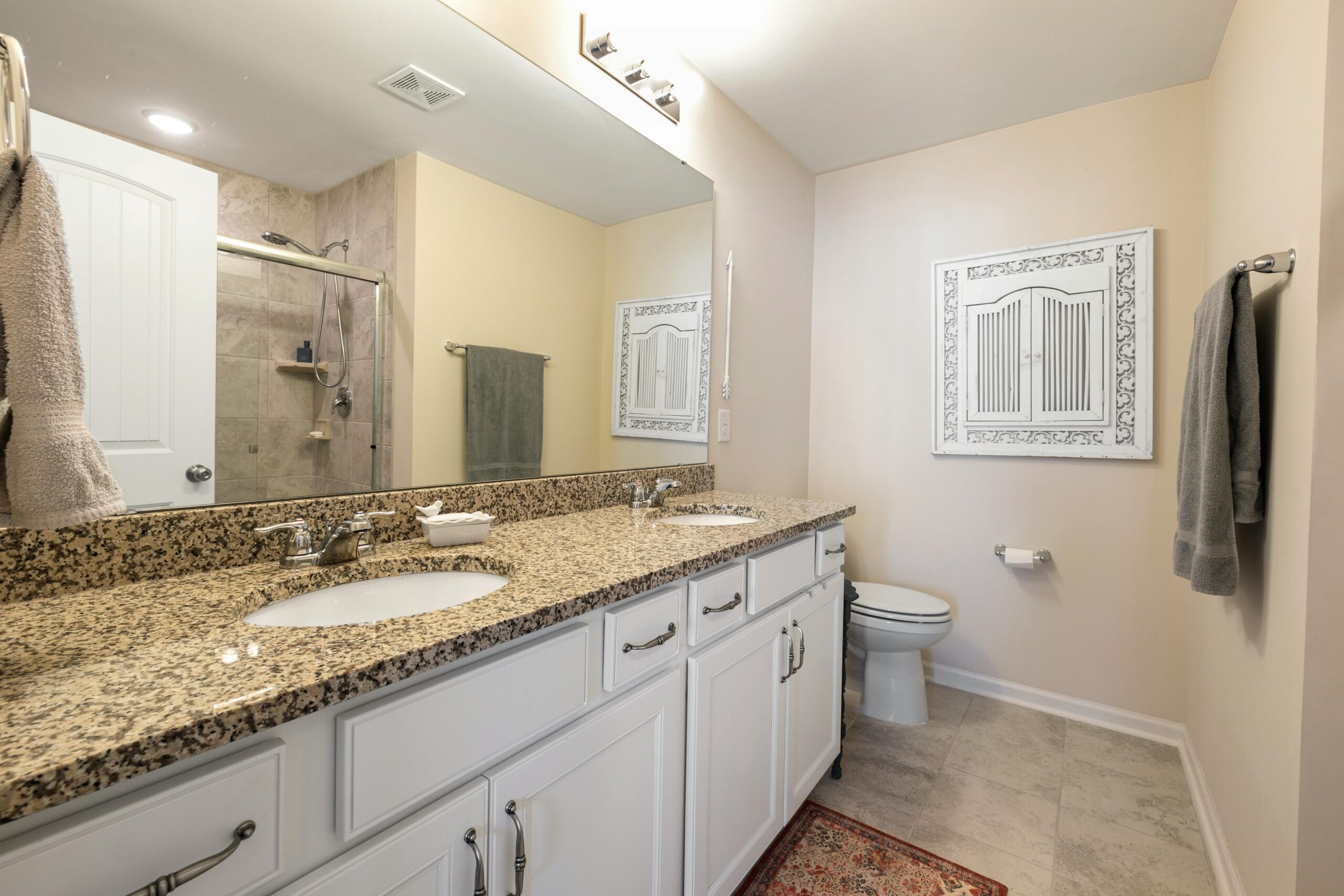 a furnishrd basin and bathroom